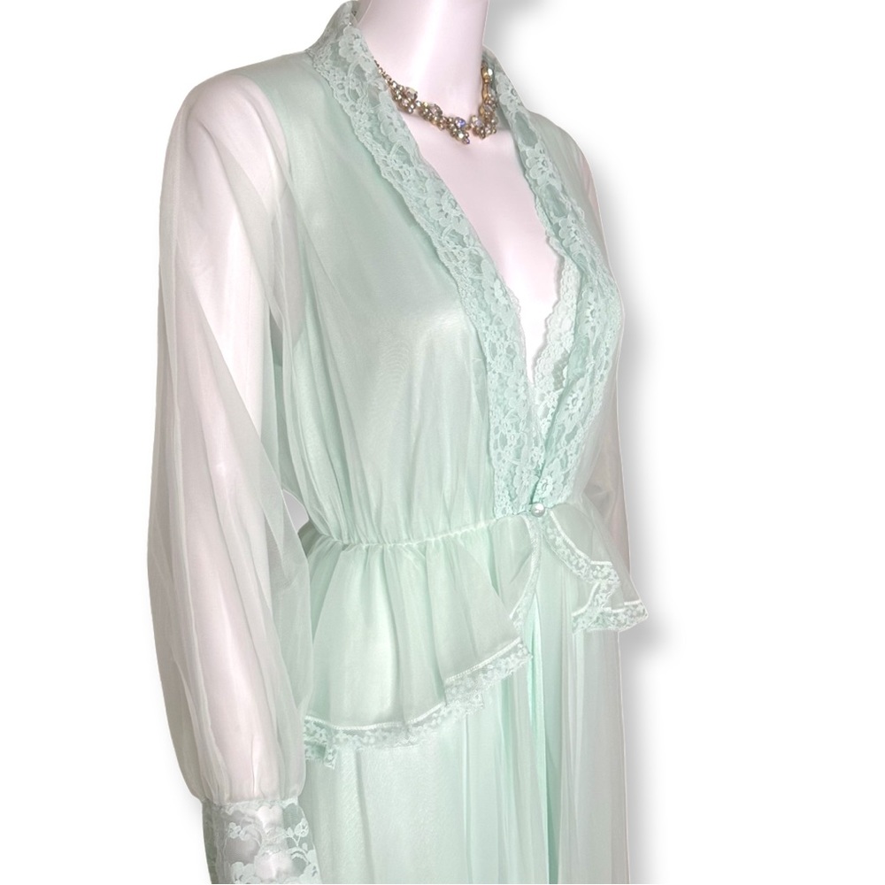1970s vintage penior robe and nightgown set. In stunning mint green